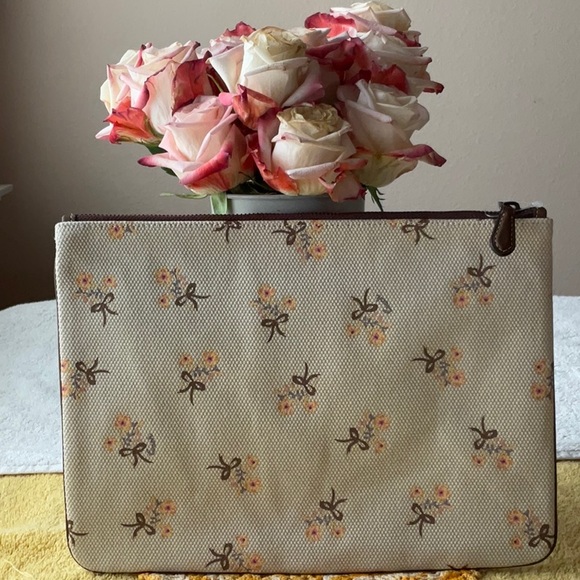 🐻 COACH WRISTLET 30 WITH VANDAL GUMMY 🐻 NWT 🐻 - Picture 11 of 16